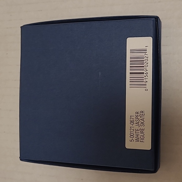 Vintage Wedgwood White Jasper Figure Skater Christmas Ornament in Original Box - Picture 2 of 16